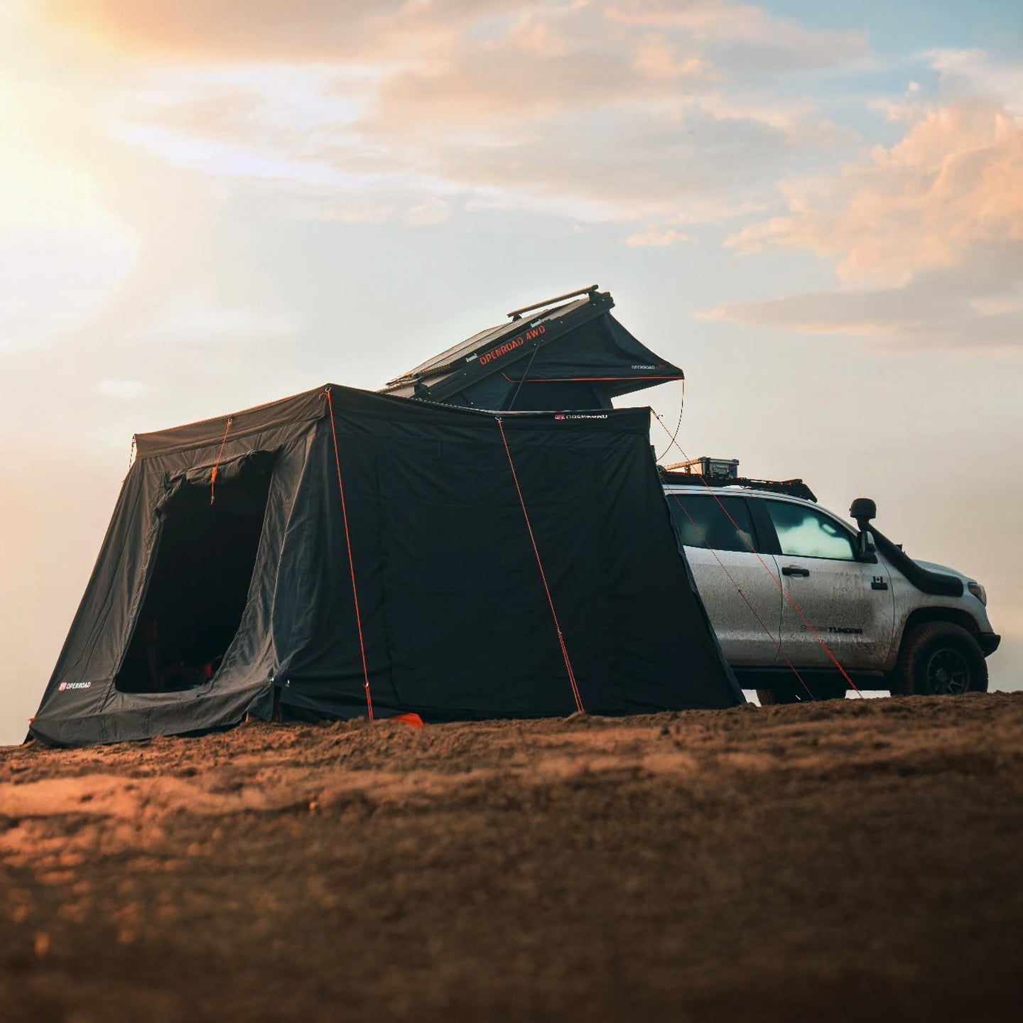 Perimeter zipper connection between panels